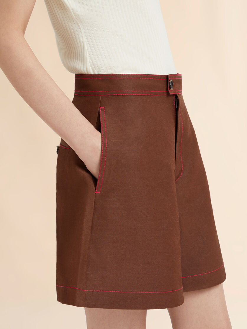 Brown viscose-ramie flared shorts with cargo pocket, Image 4