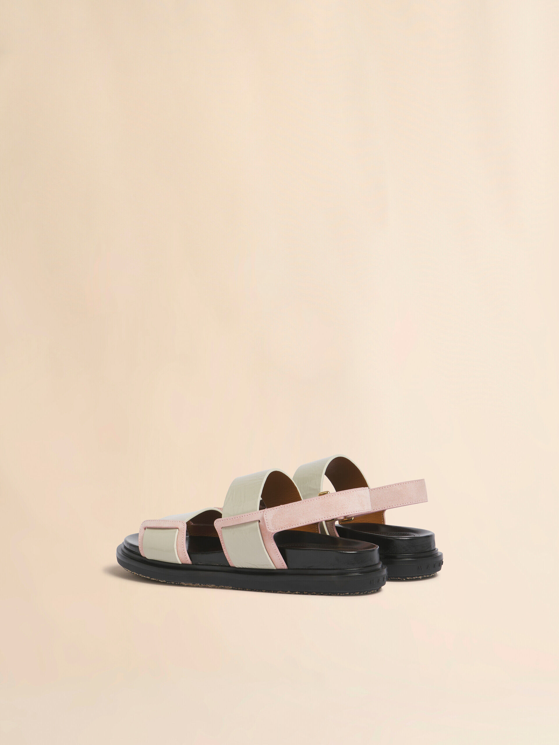 レディース フスベットサンダル、ファースライド | Marni