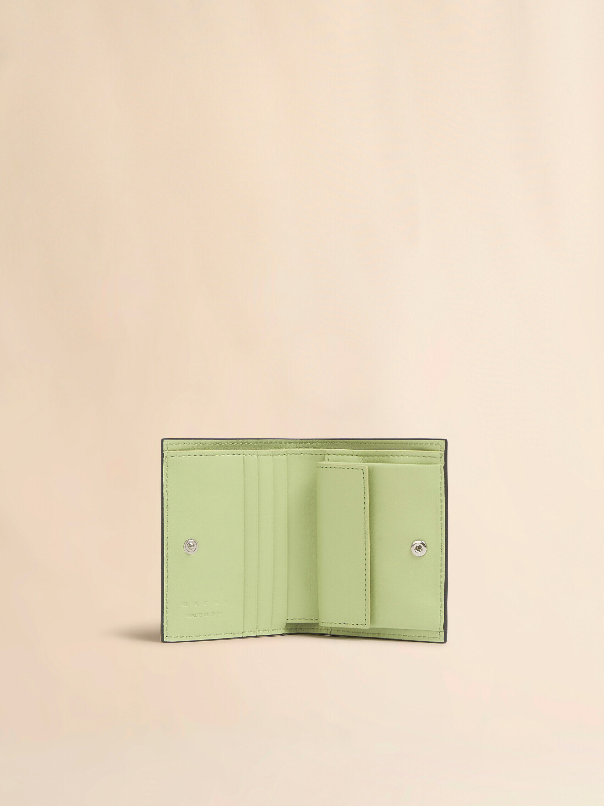 MARNI グリーン レザー 二つ折り財布 楽天市場】マルニ MARNI 二つ折り財布 レザー カーキ×ホワイト