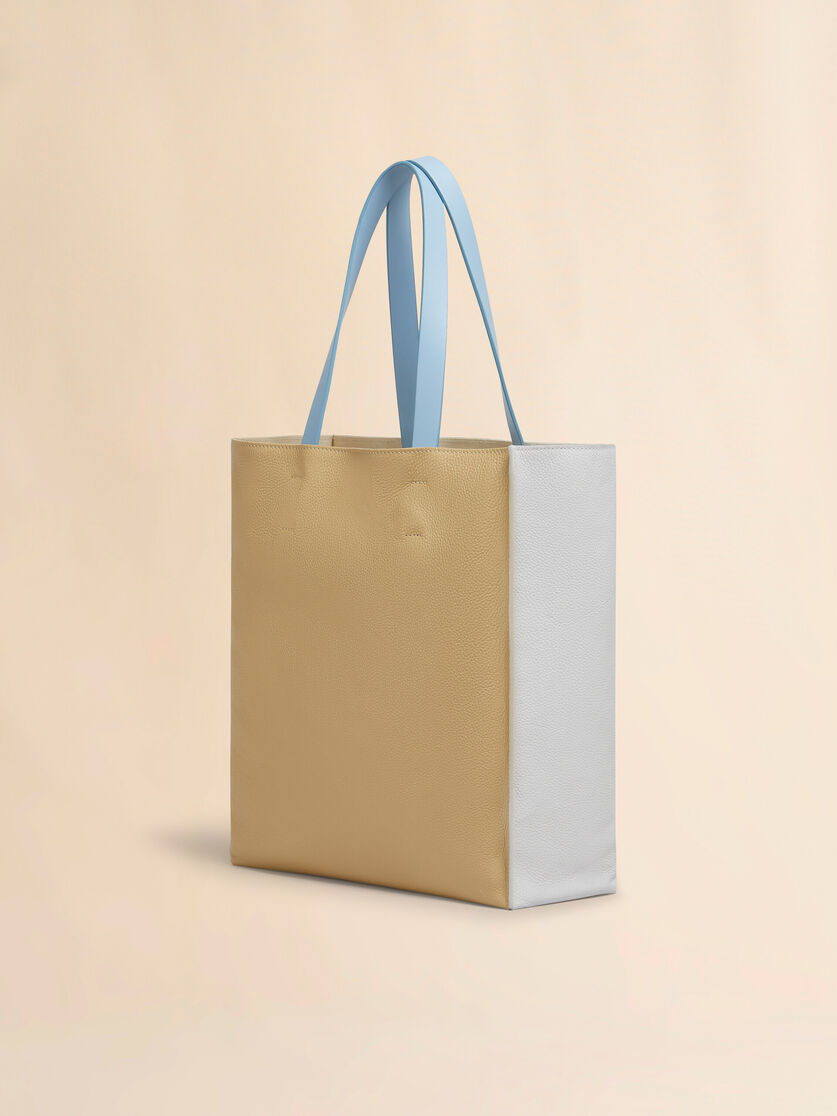 Große Tote Bag Museo Soft aus weißem und beigefarbenem Leder mit Marni Symbol Stickerei - Shopper - Image 2