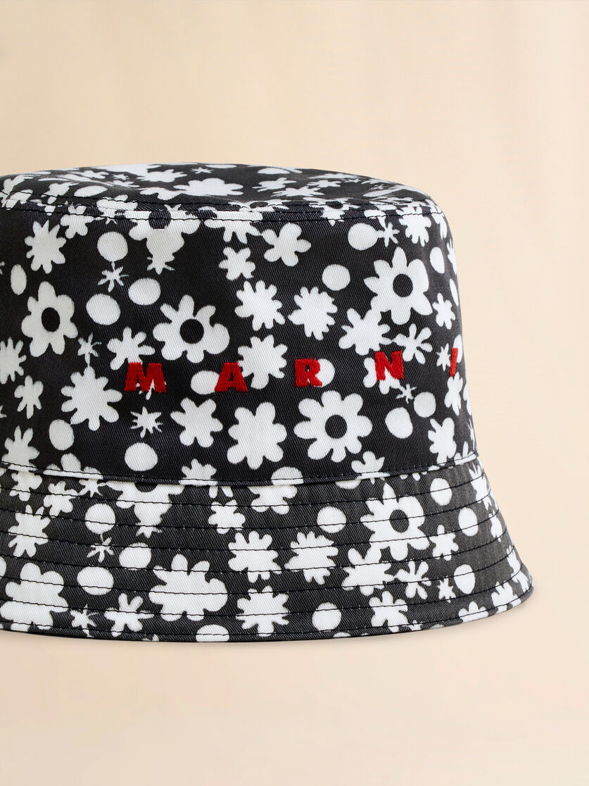Cotton bucket hat with black and white Pop Fields motif - Hats - Image 3