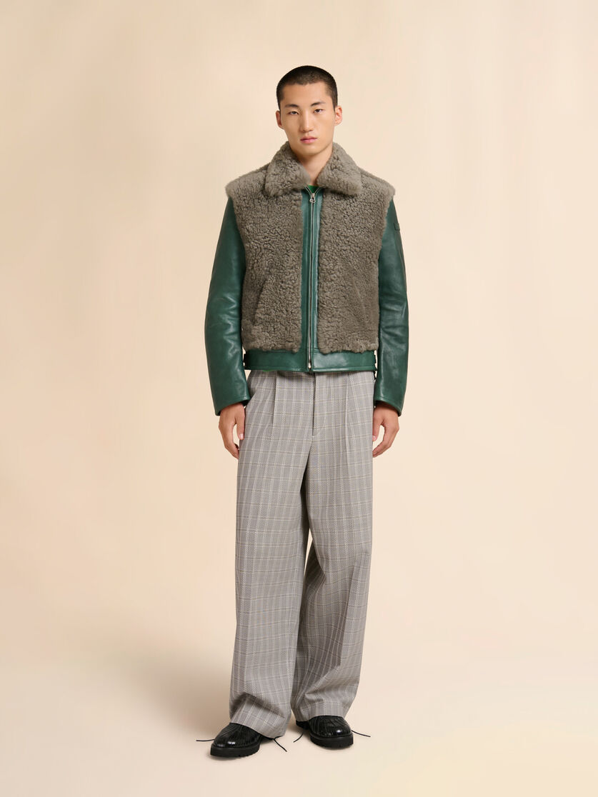 Grüne Lederjacke mit Lammfelldetails, Image 2