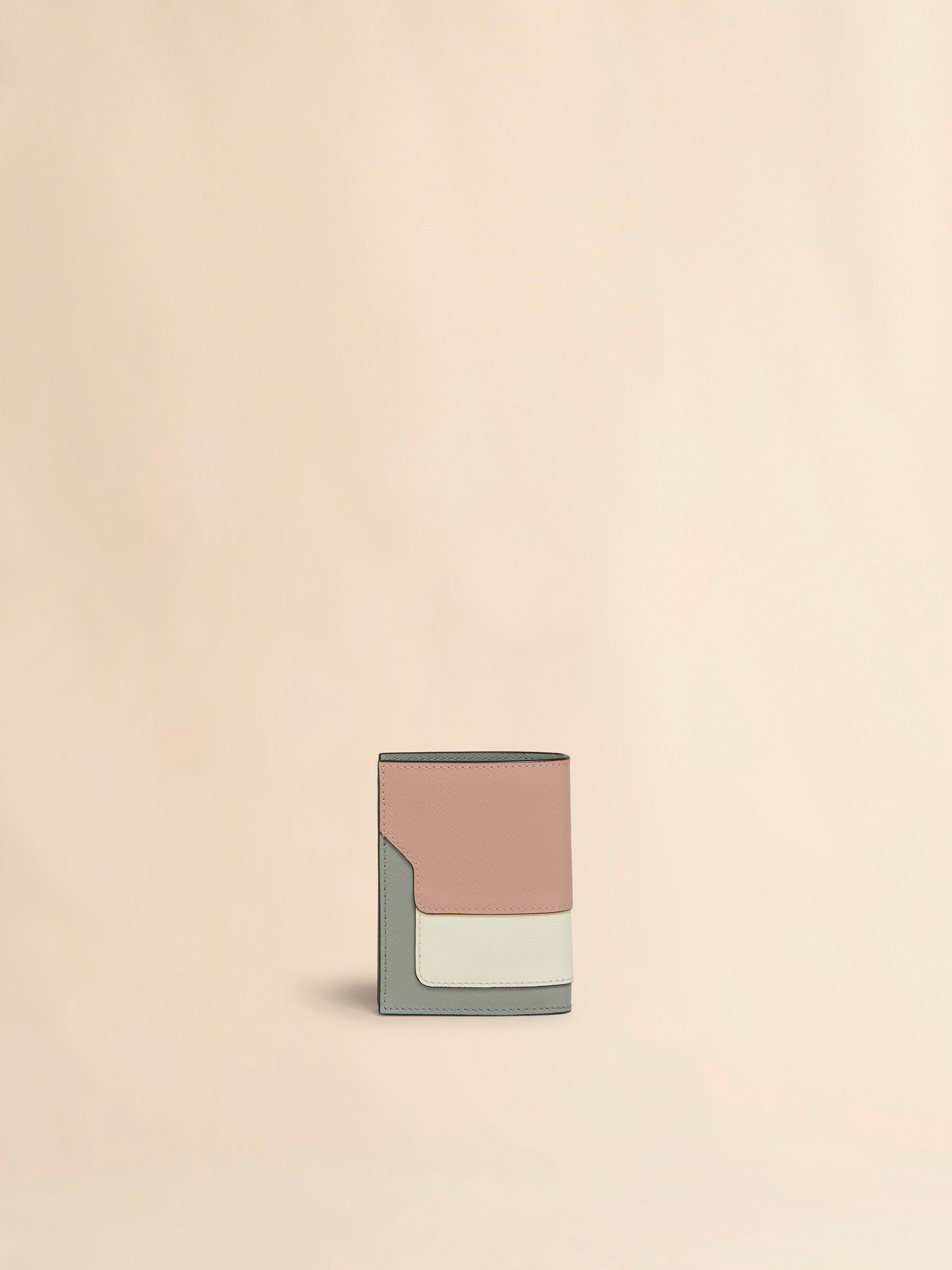 オリーブの色彩が印象的【MARNI】三つ折りレザー キーウォレット ライトピンク、ホワイト&グレー サフィアーノレザー製二つ折り