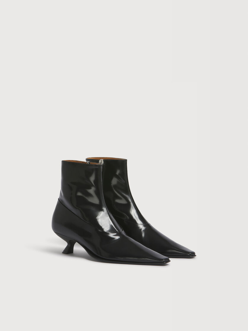 Black leather boot, Image 2