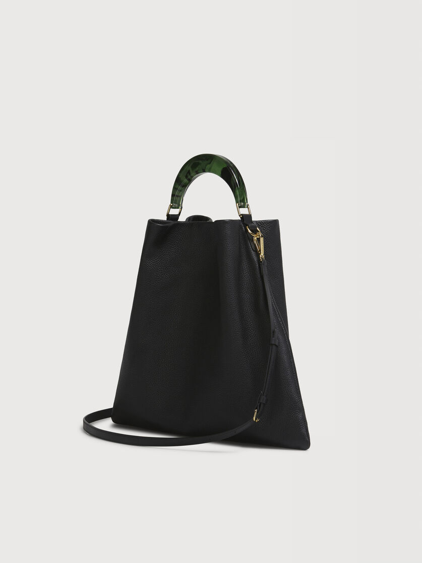 Venice Medium Bag in black leather, Image 2