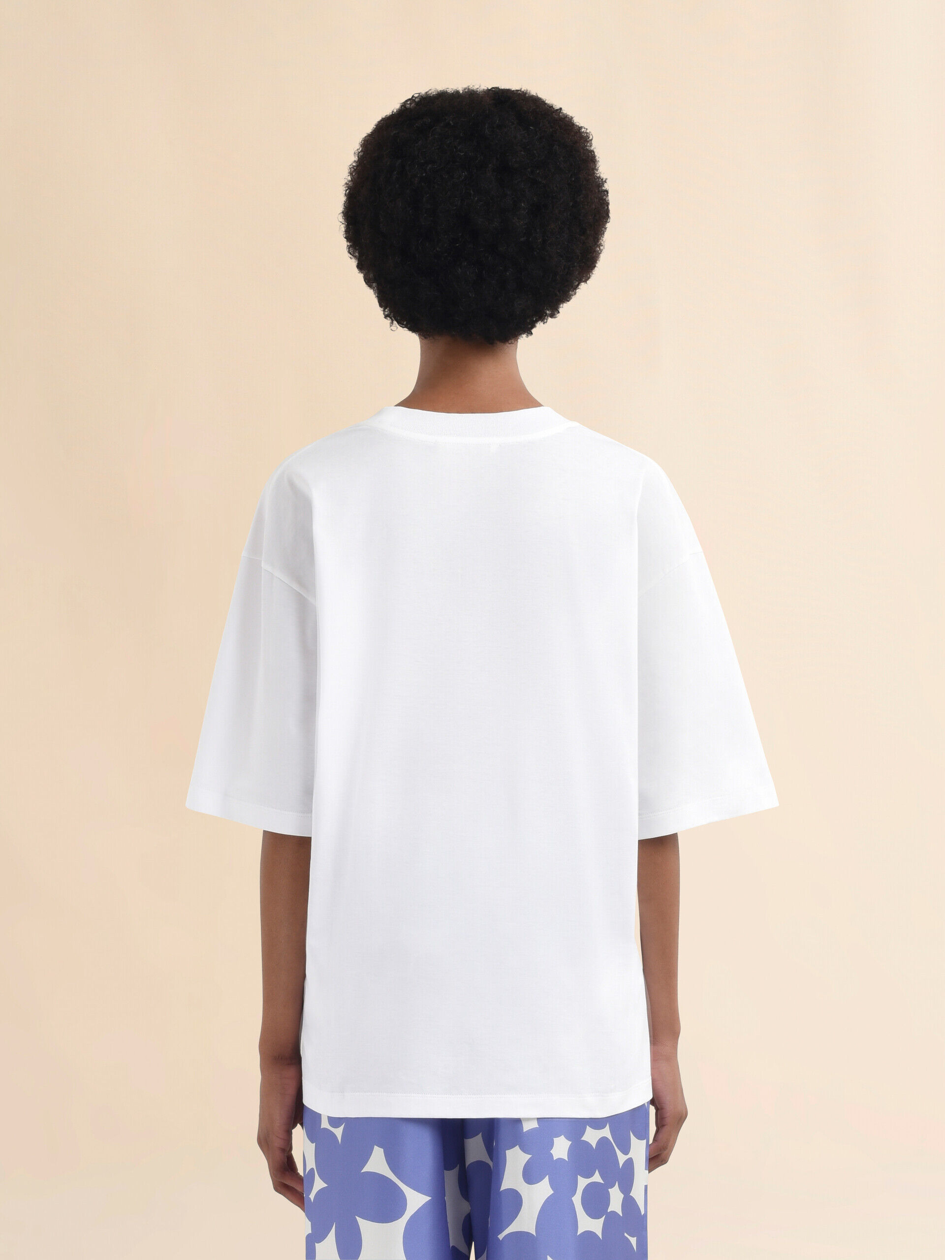 ★国内発送・関税込★【MARNI】Pop Fields ロゴ入り Tシャツ マルニ Pop Fields ロゴがインディゴカラーの Tシャツ | Marni