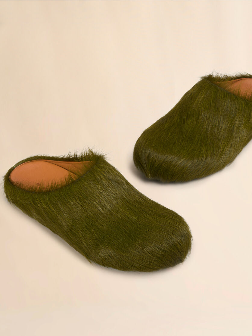 Zueco Fussbett de piel de becerro de pelo largo azul - Zuecos - Image 4