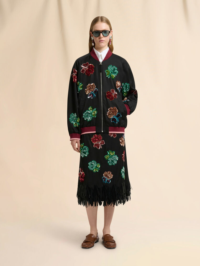 Black satin jacket with sequin flowers, Image 2