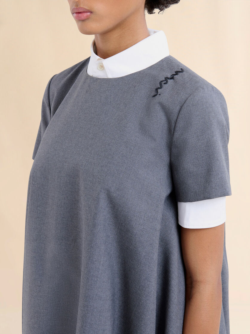 Kurzes graues Kleid aus Wolle mit Marni Symbol Stickerei - Kleider - Image 4