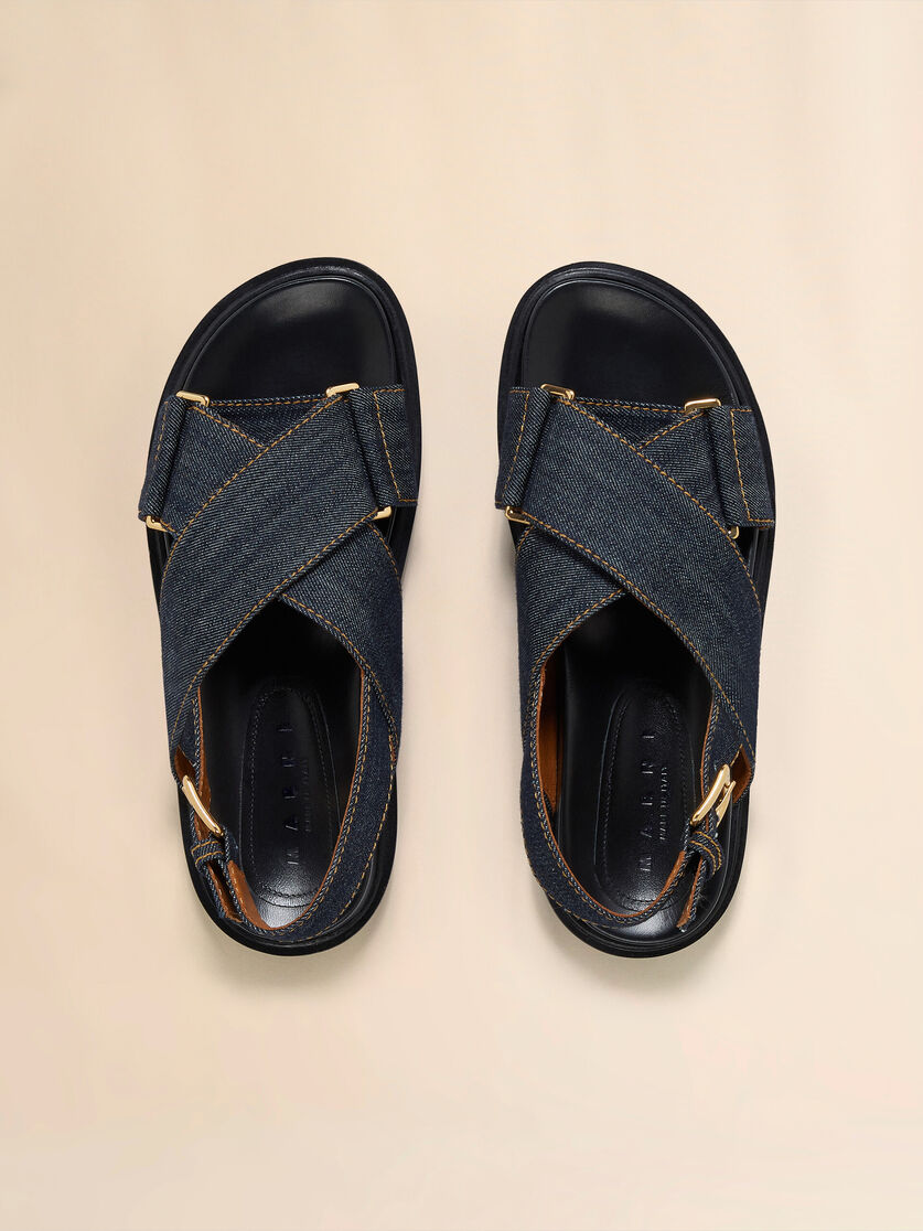 Sandalia entrecruzada de denim azul - Sandalias - Image 4