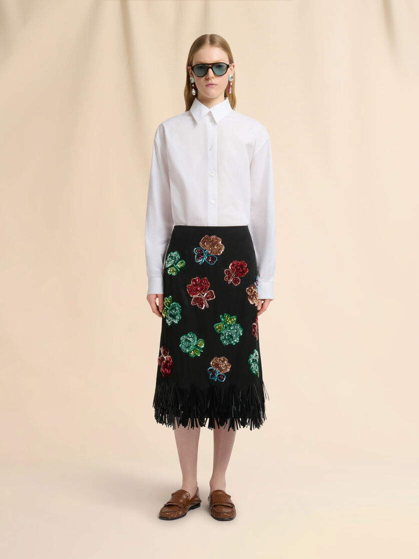 Black satin skirt with sequin flowers, Image 2