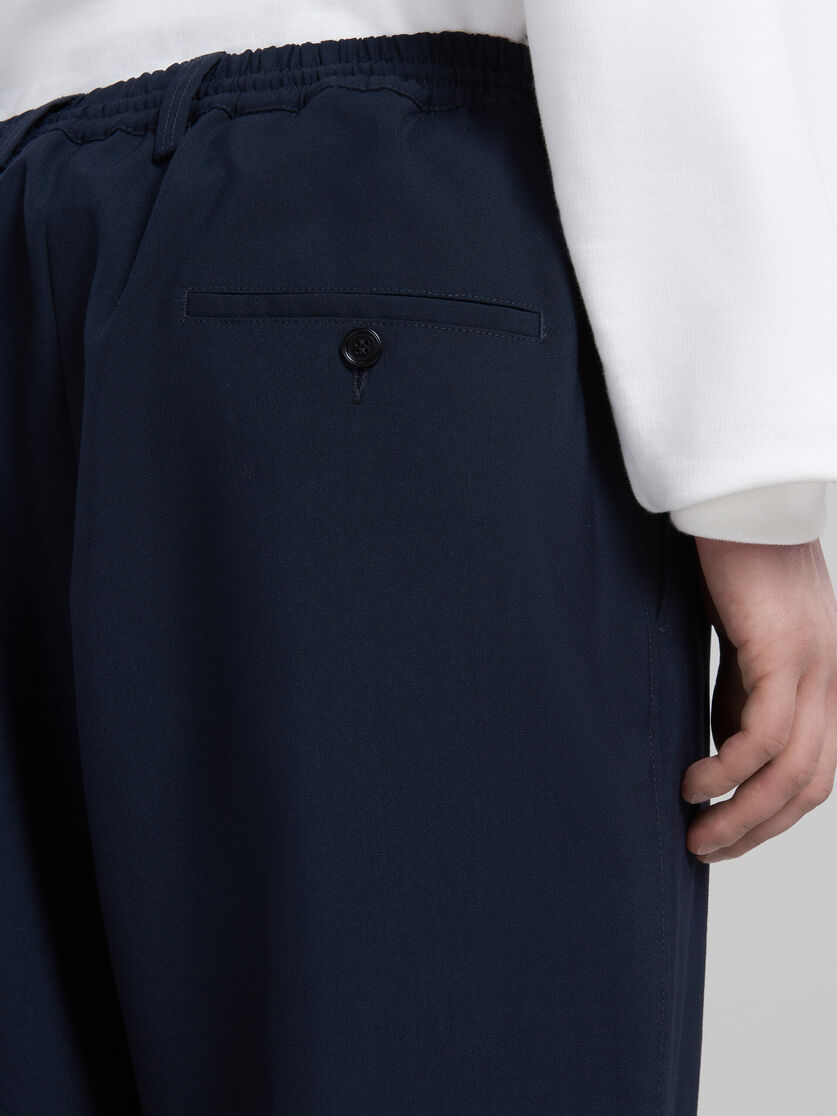 Pantalón corto de lana tropical azul - Pantalones - Image 4