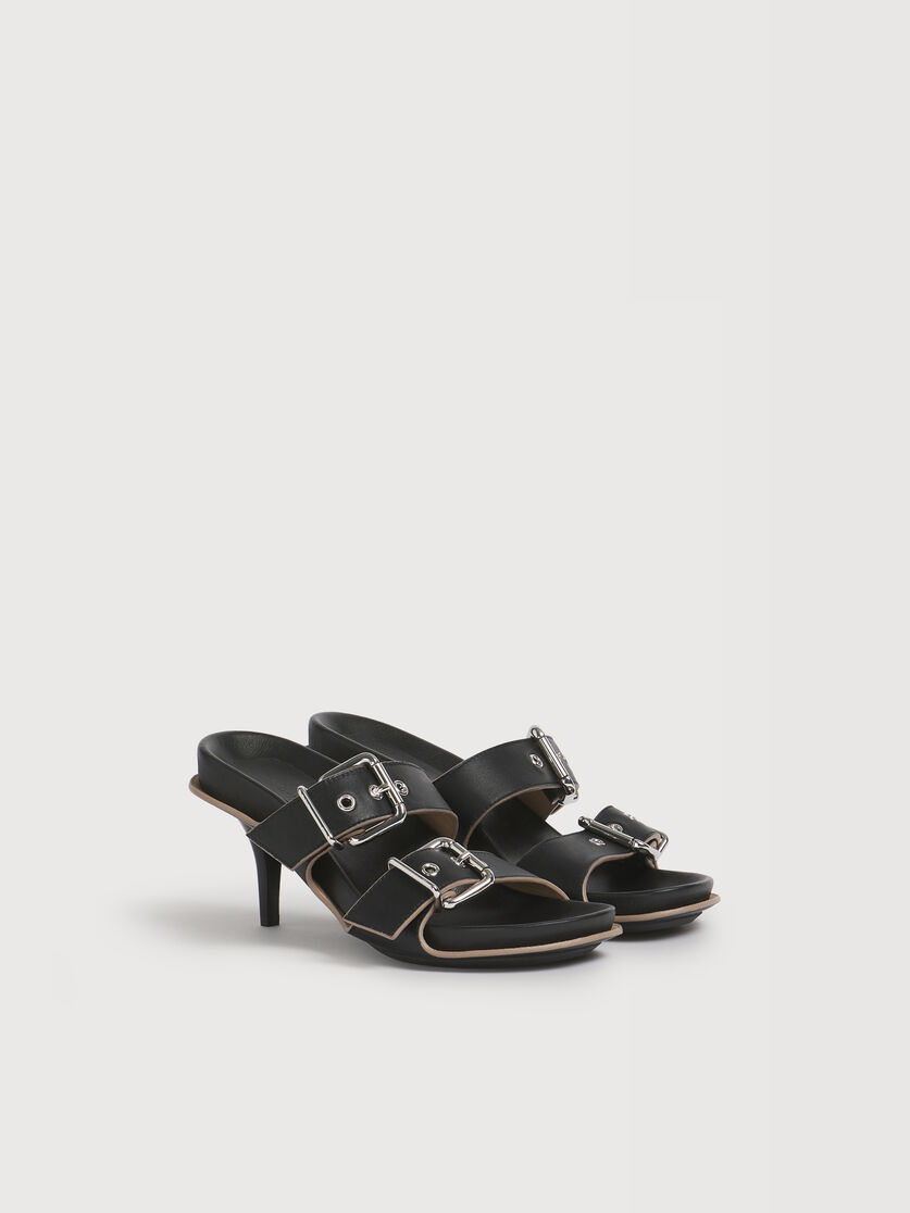 Black leather double-buckle Fussbett pump, Image 2