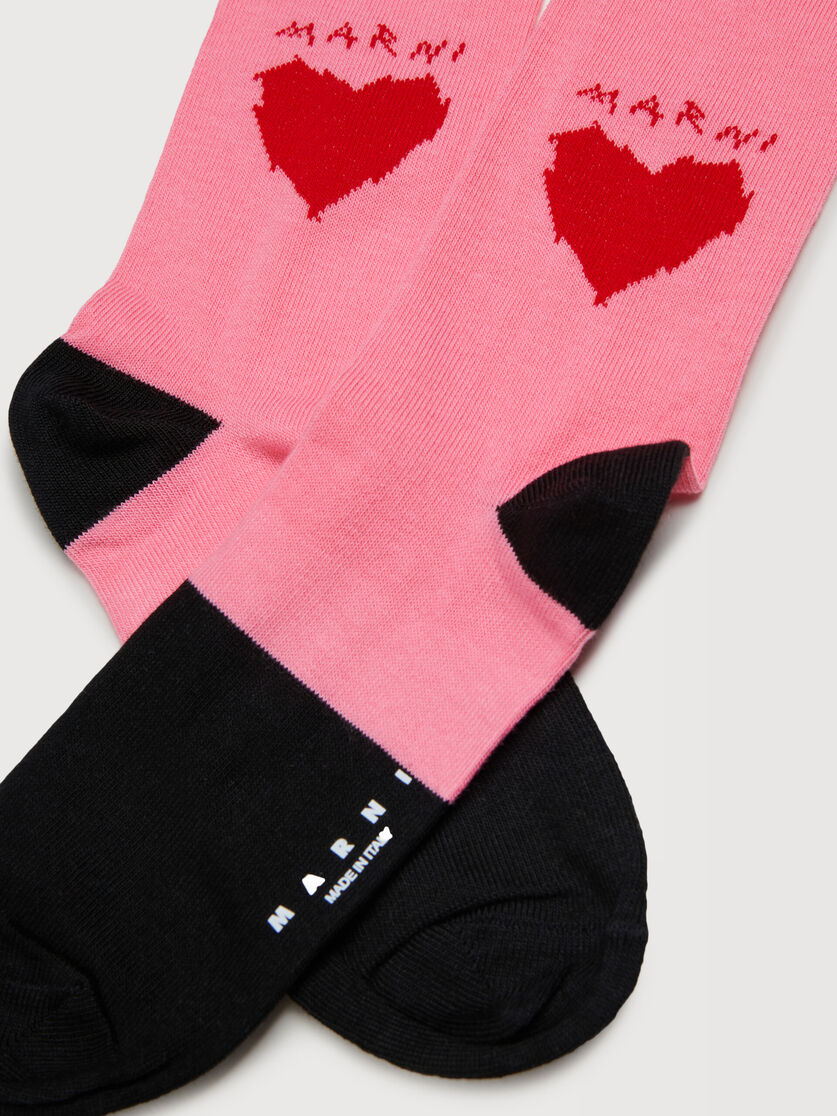 Calcetines de algod&oacute;n y nailon en negro y rosa con coraz&oacute;n Marni Mending, Image 2