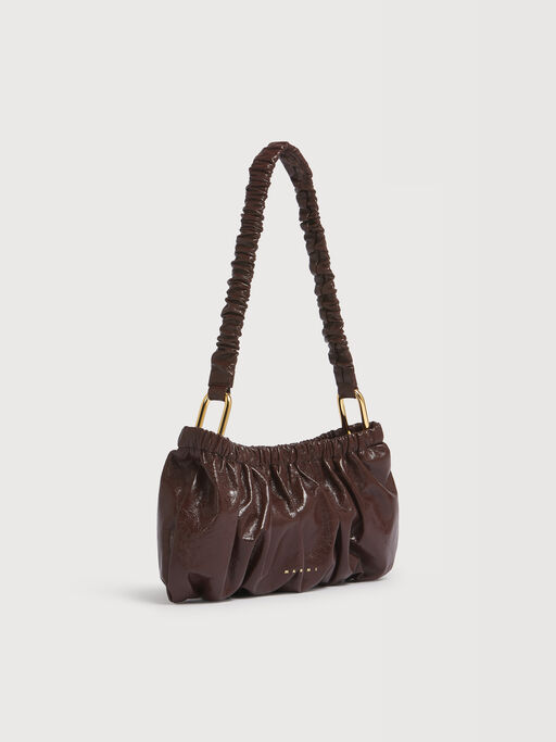 Clutch aus braunem, gerafftem Leder - Schultertaschen