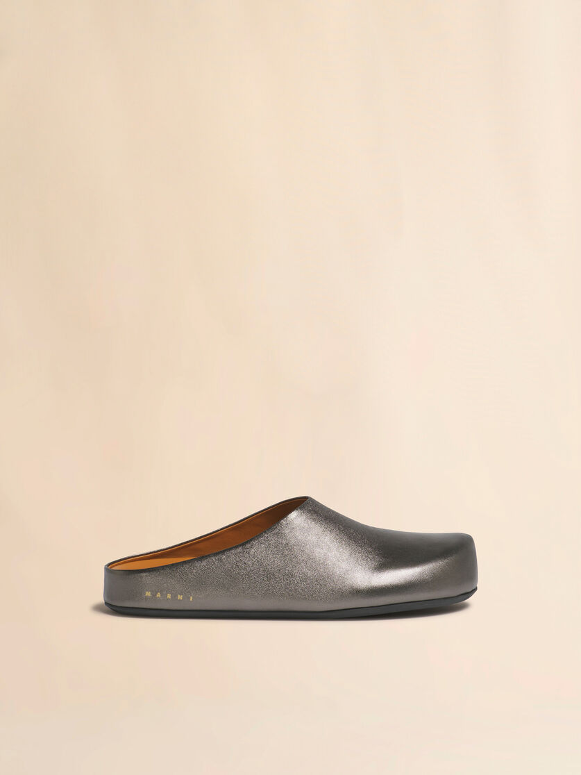 Dark silver leather Fussbett sabot, Image 1