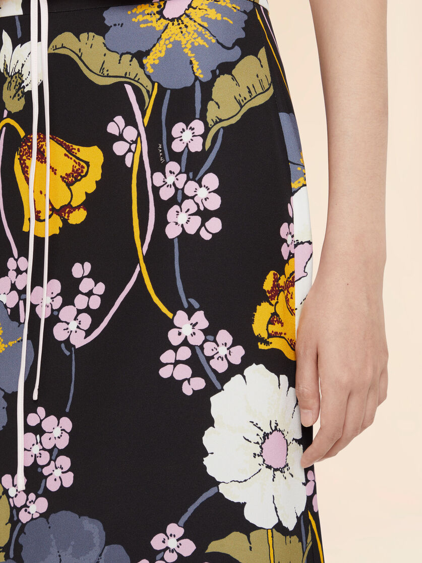 Melodiaプリント ブラック エンヴァースサテンスカート, Image 4