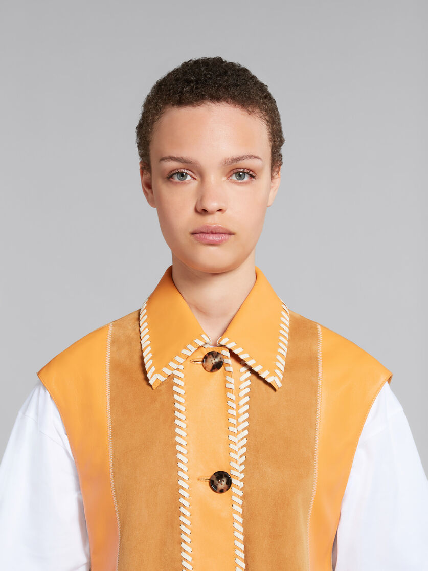 오렌지 스웨이드 및 나파 패치워크 드레스 - Waistcoat - Image 4