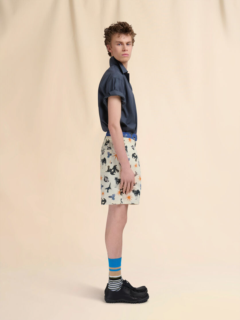 Blue poplin Bermuda shorts with Wolves, Ravens and Doves print - Swimwear - Image 5