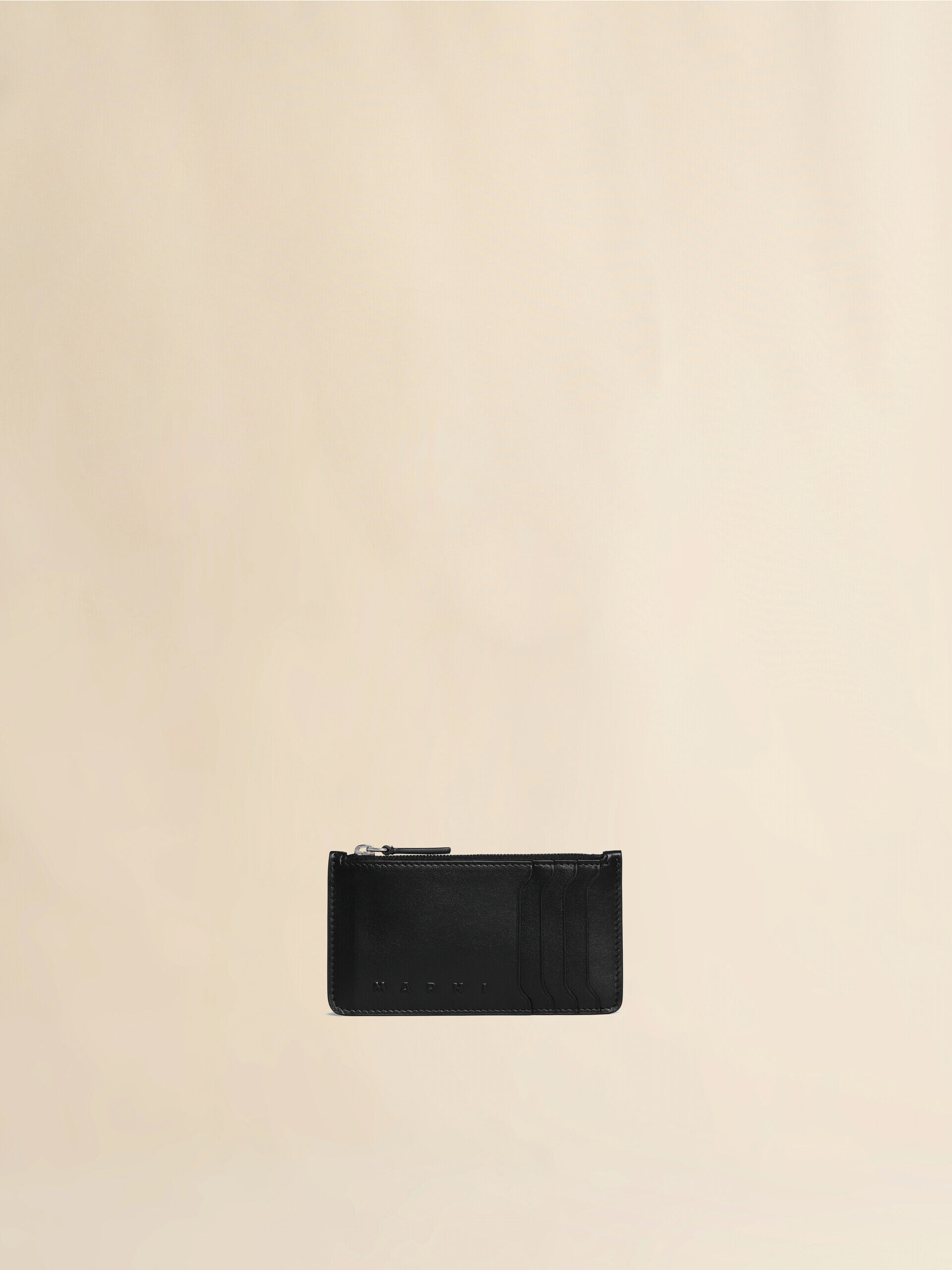 ブラック レザー製カードケース、浮き彫りマルニロゴ入り | Marni