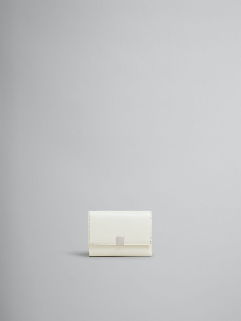 Dreifache Prisma Faltbrieftasche aus Leder mit Metallplakette in Schwarz - Brieftaschen - Image 1