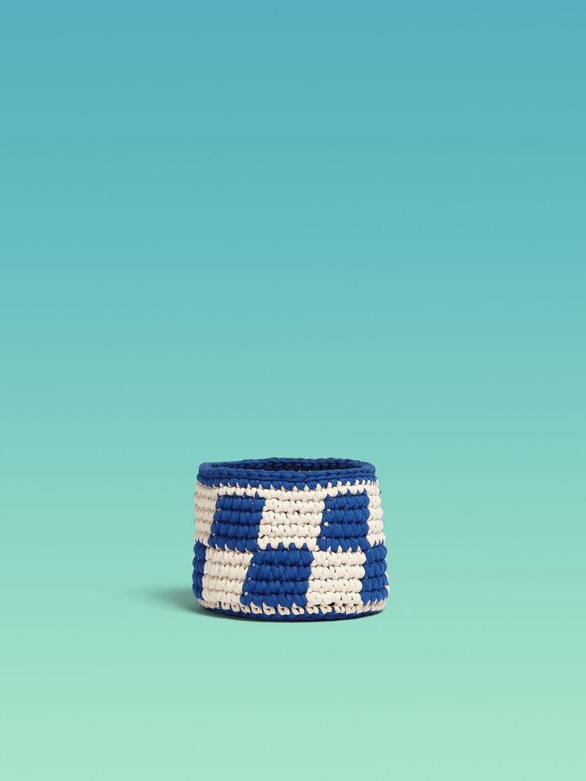 Small MARNI MARKET vase holder in white and blue crochet - Furniture - Image 1