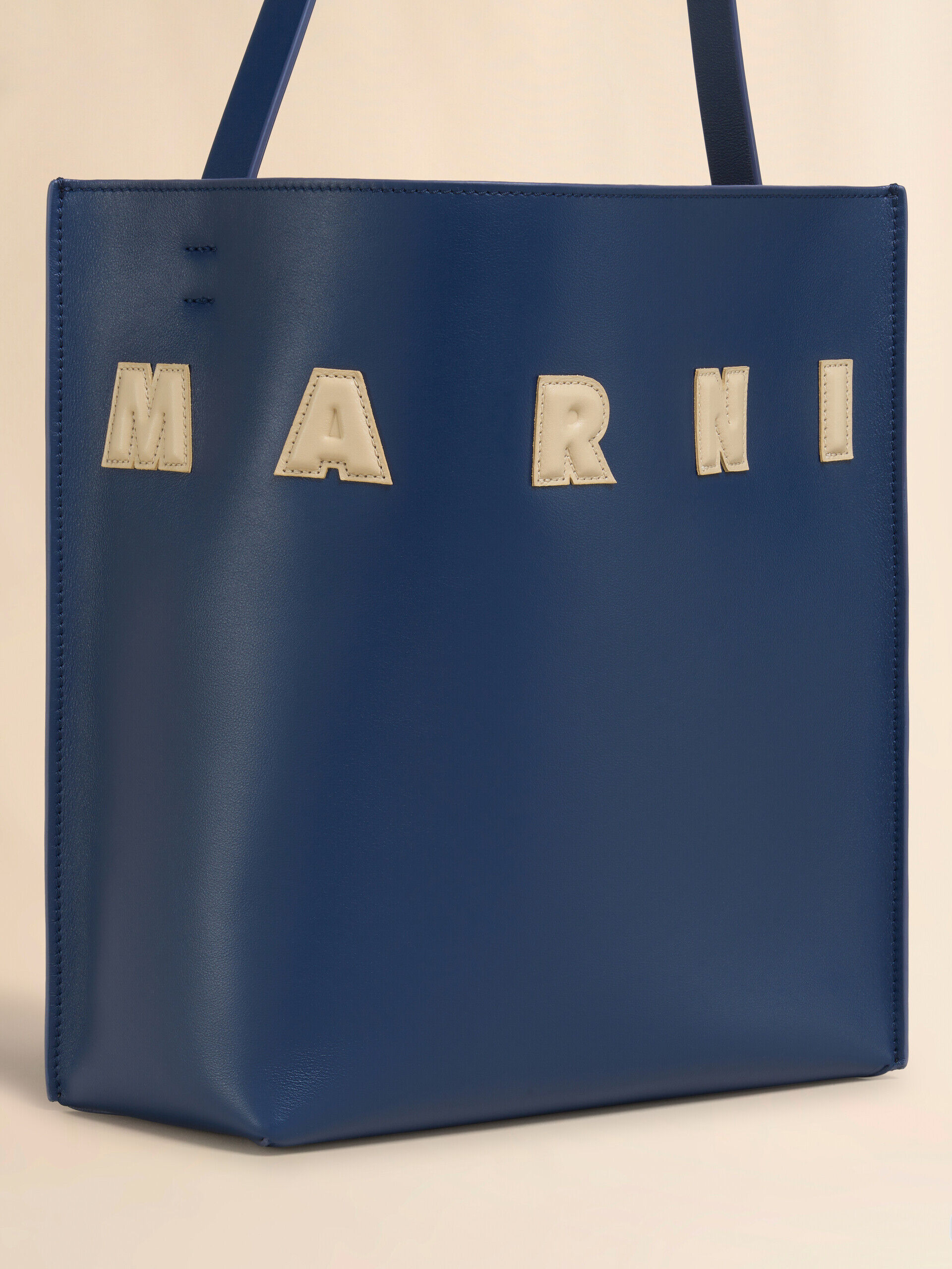 MARNI◆マルニロゴ レザー製 Museo ホーボーバッグ◆4色 ブルー レザー製 Museo スモールホーボーバッグ、マルニロゴ入り