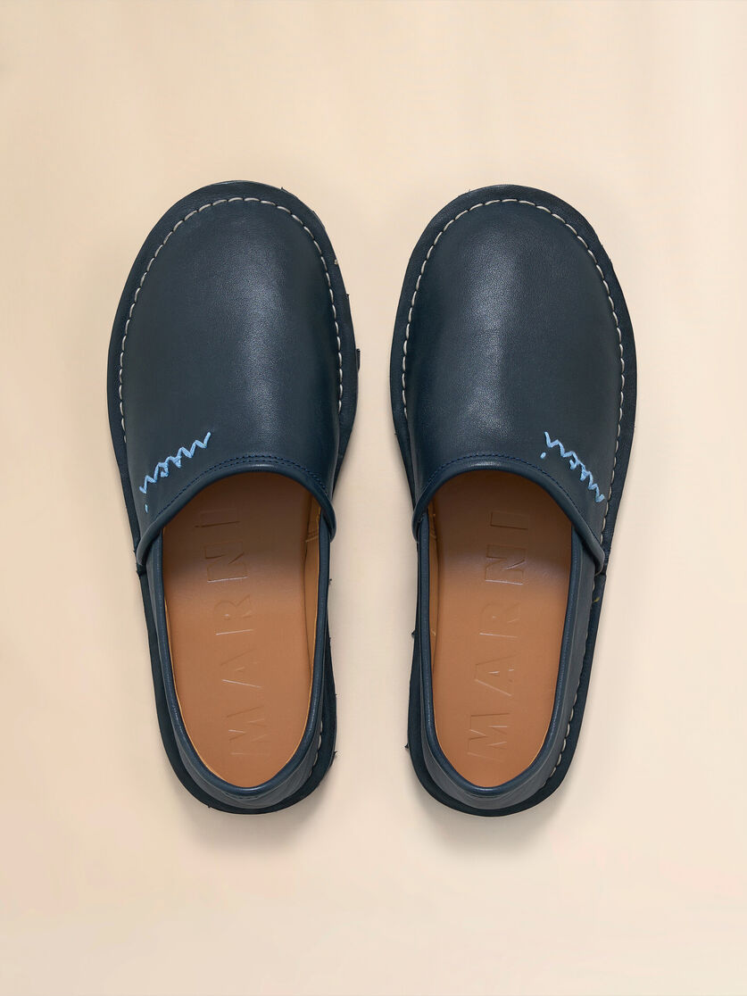 Mocassino slip on in pelle blu con ricamo Marni Symbol - Stringate - Image 4
