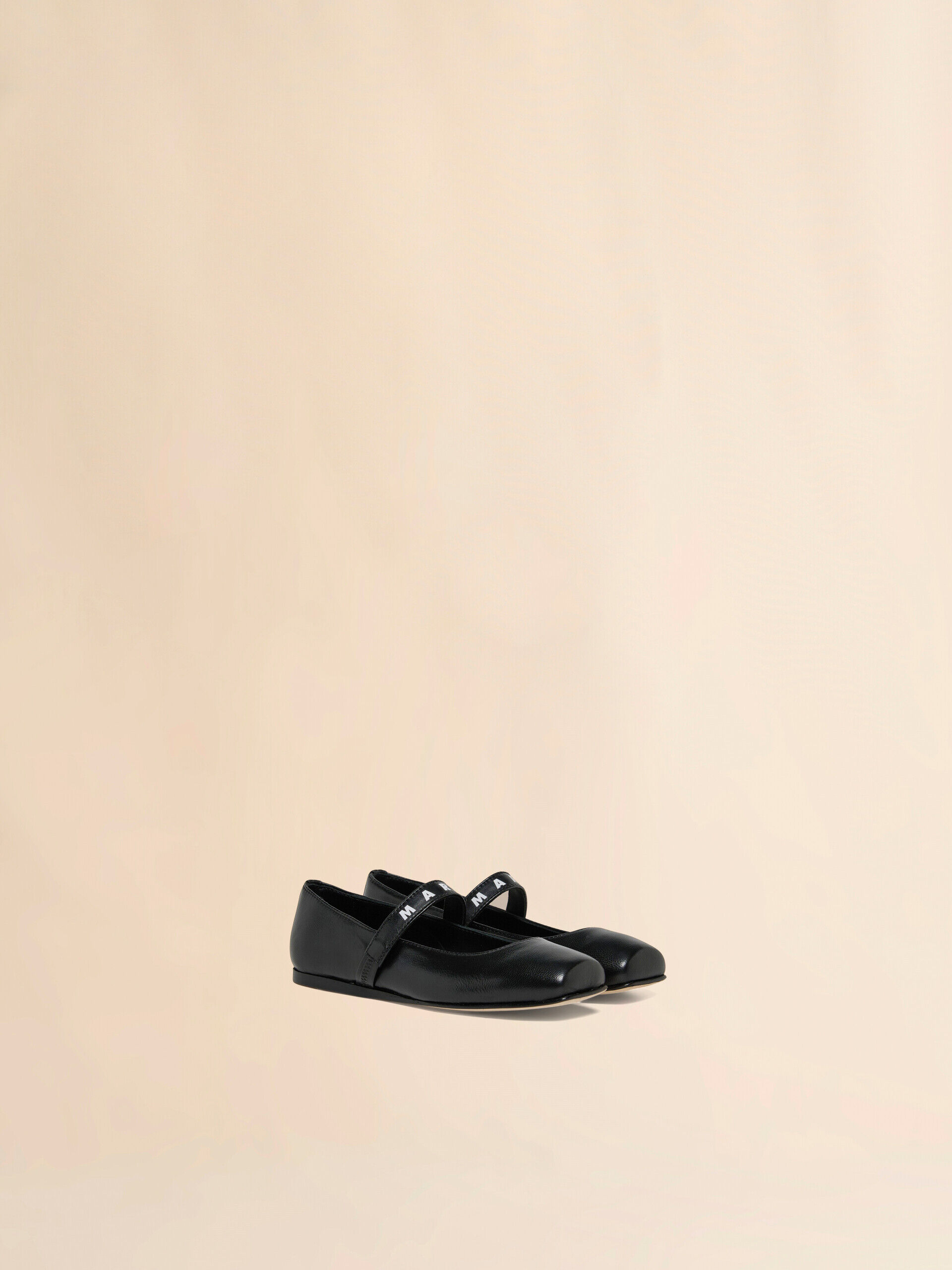 ブラック レザー製メリージェーン、ロゴストラップ付き | Marni