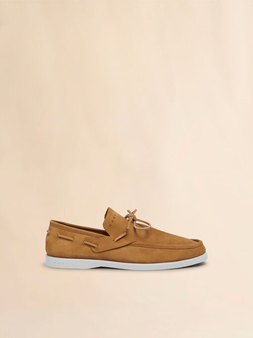 Braune Bootsschuhe aus Nubukleder - Schnürschuhe
