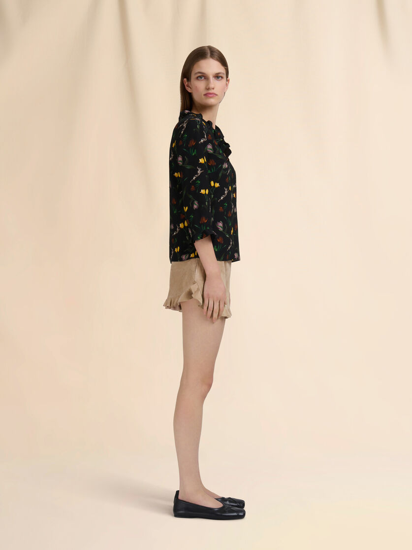 Beige suede shorts with ruffle - Pants - Image 5