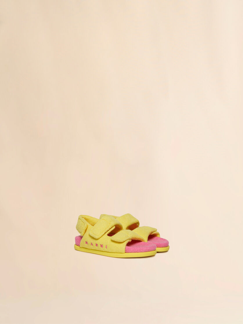 Fussbett mit drei gelben und rosafarbenen Frottee-Riemen - Sneakers - Image 2