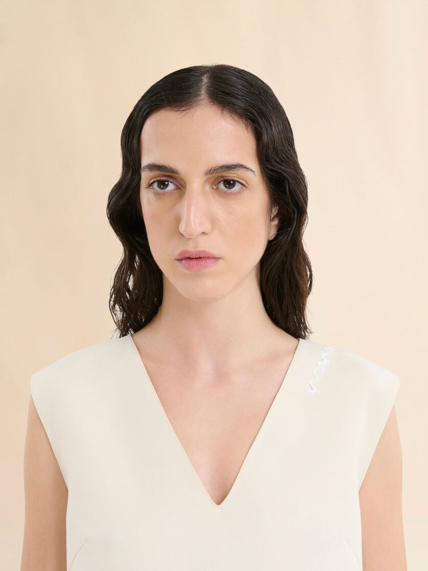 Weites elfenbeinfarbenes Kleid aus Baumwolle mit Marni Symbol Stickerei - Kleider - Image 4