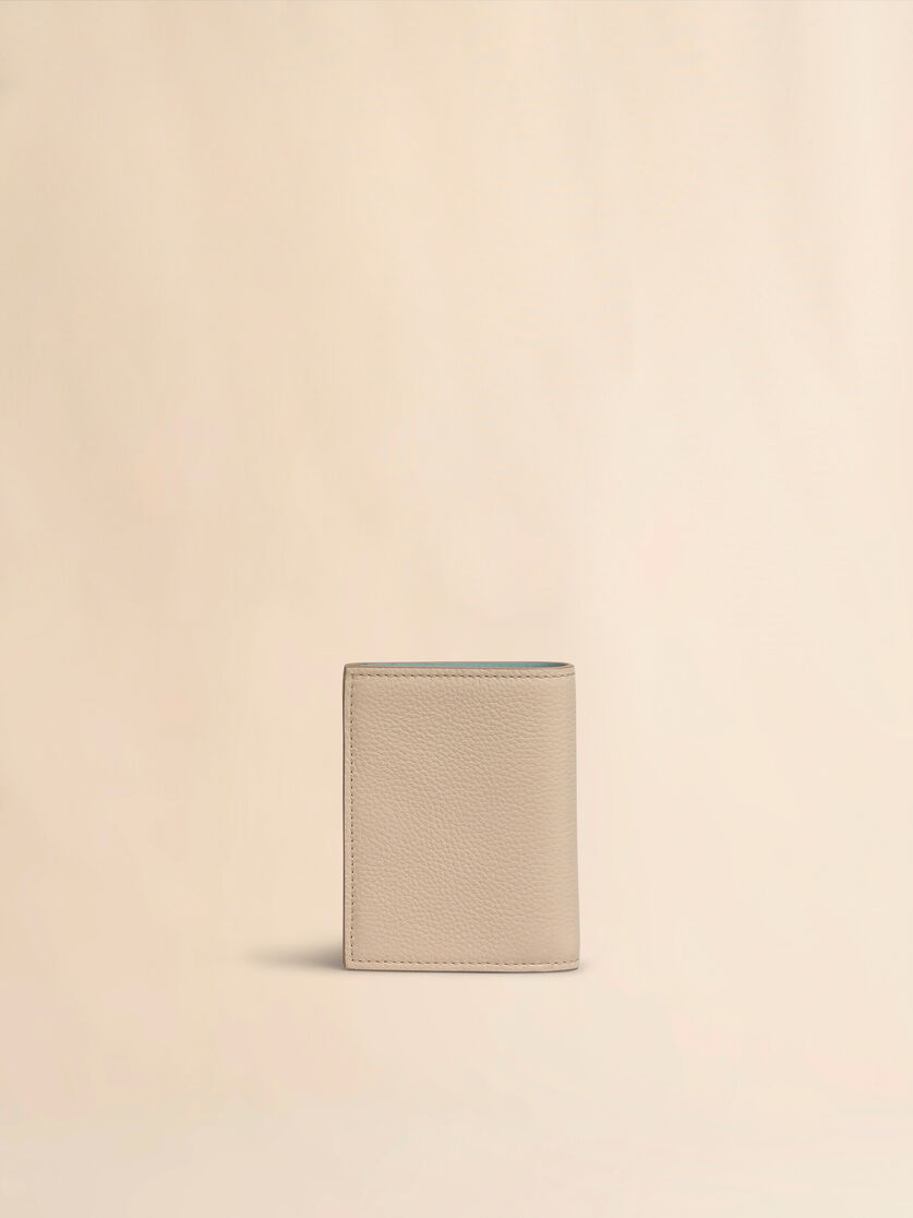ブラウン レザー製二つ折りウォレット、マルニシンボル刺繍入り - 財布 - Image 3