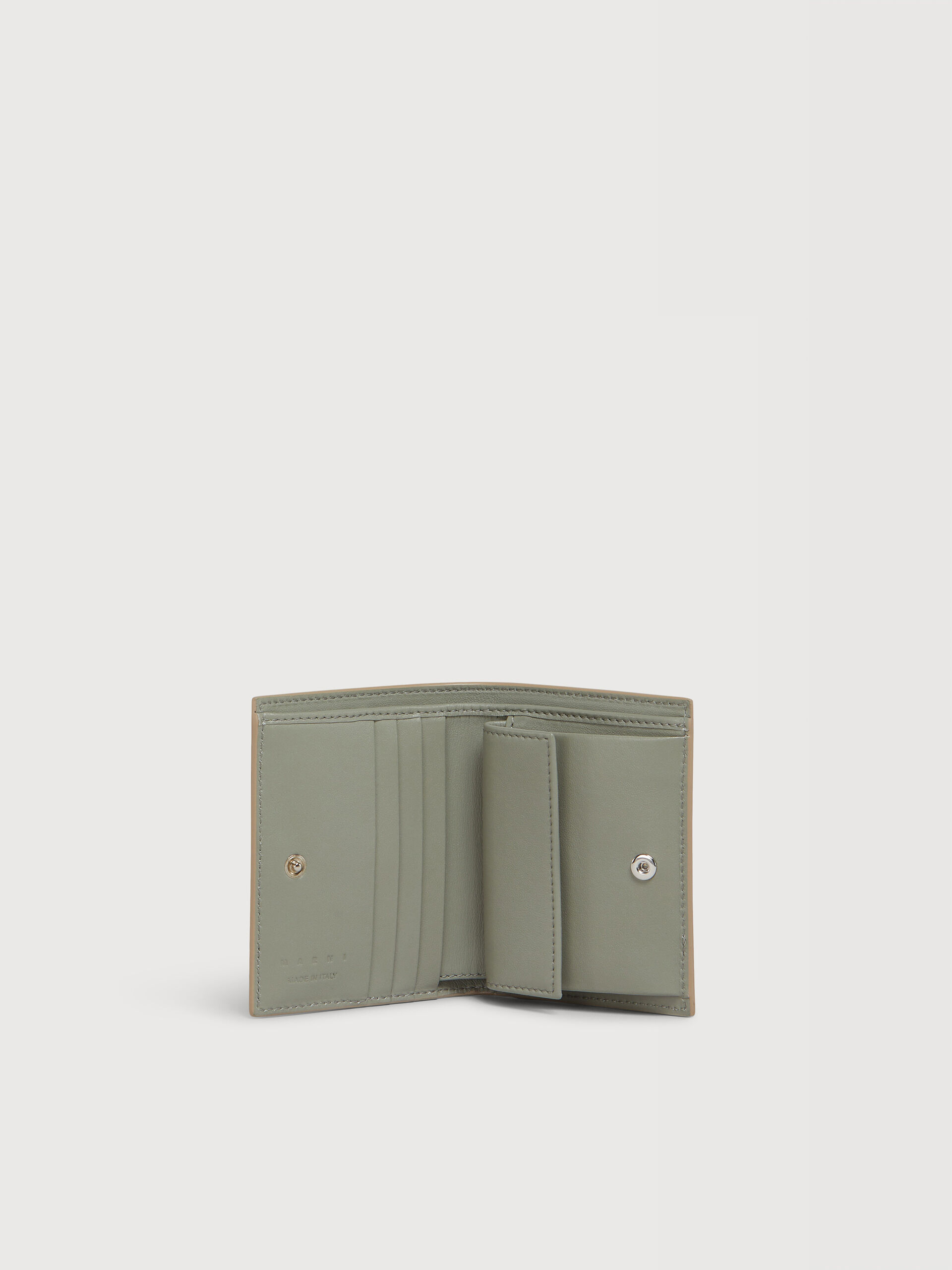 ベージュ レザー製二つ折りウォレット、マルニシンボル刺繍入り | Marni