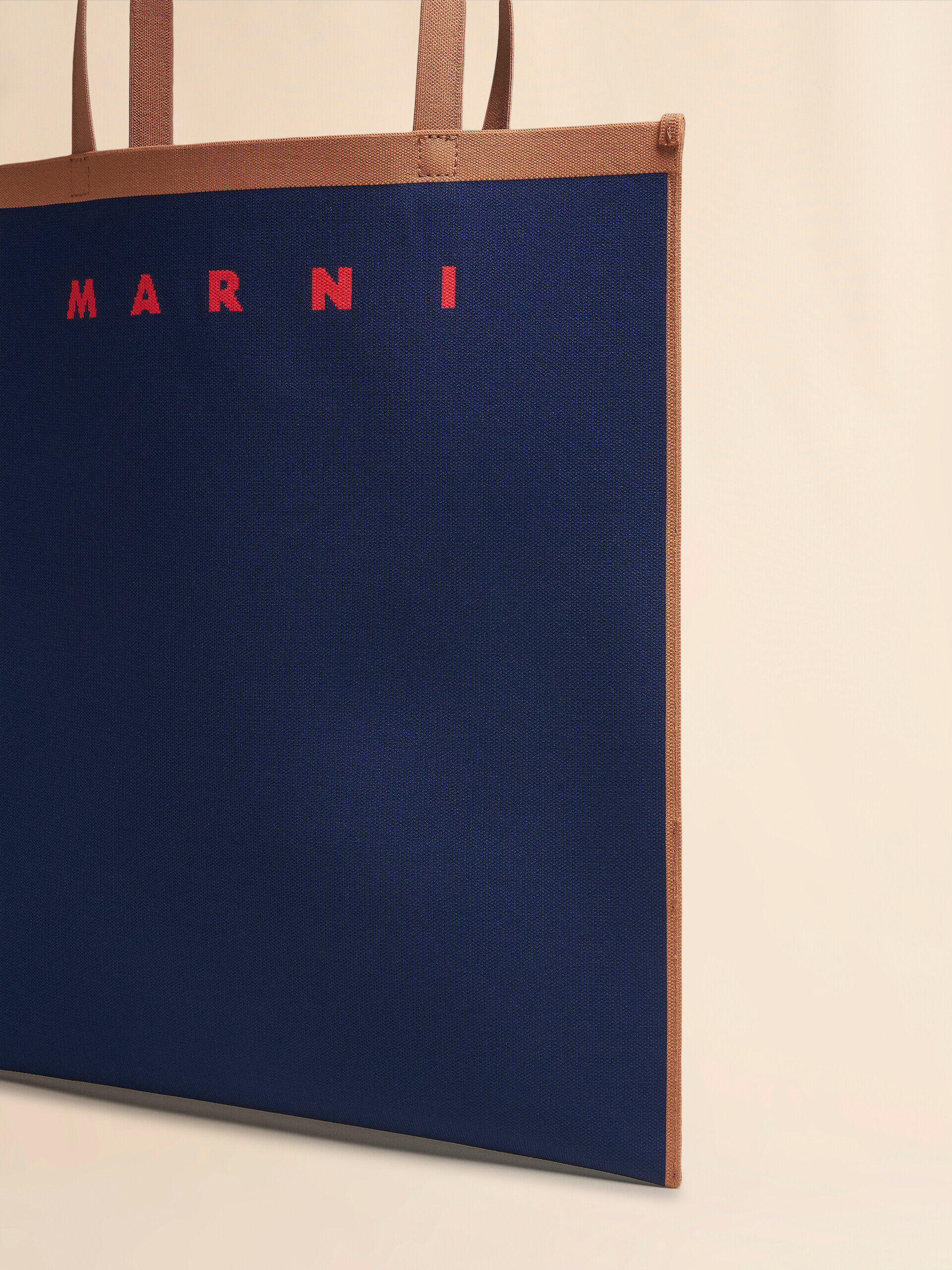 【送料&関税込】Marni Two-tone Fabric Medium Shopping Bag TRUNK SOFT in blue and brown knit fabric | Marni