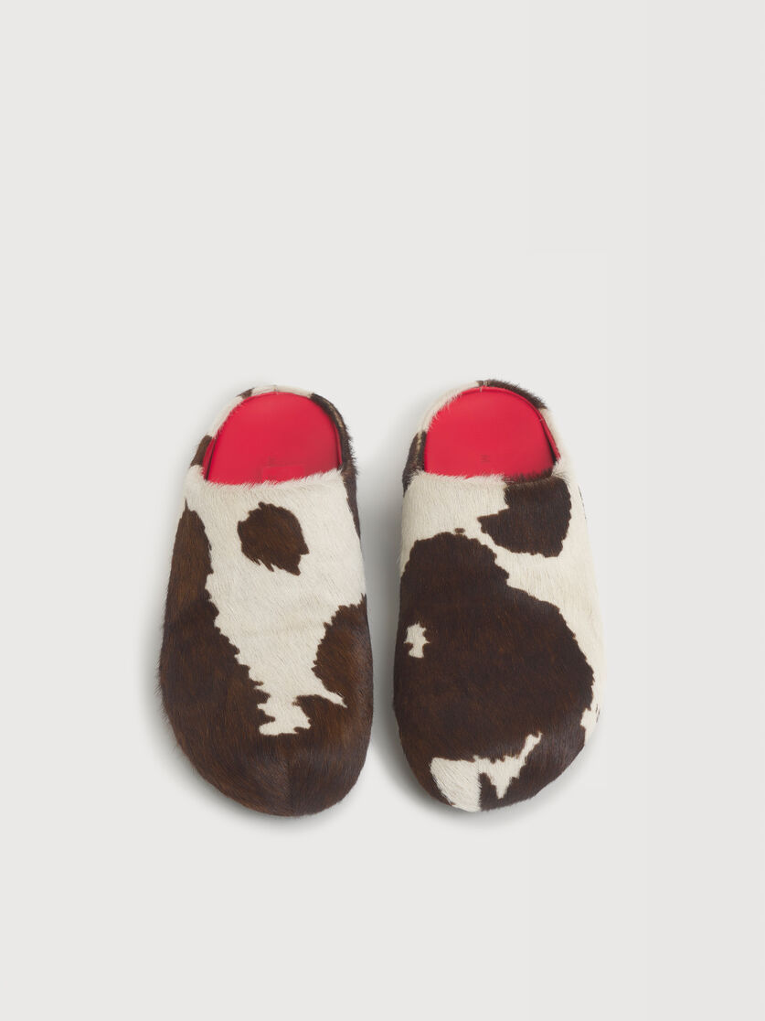 White and brown cow-print ponyhair Fussbett sabot, Image 4