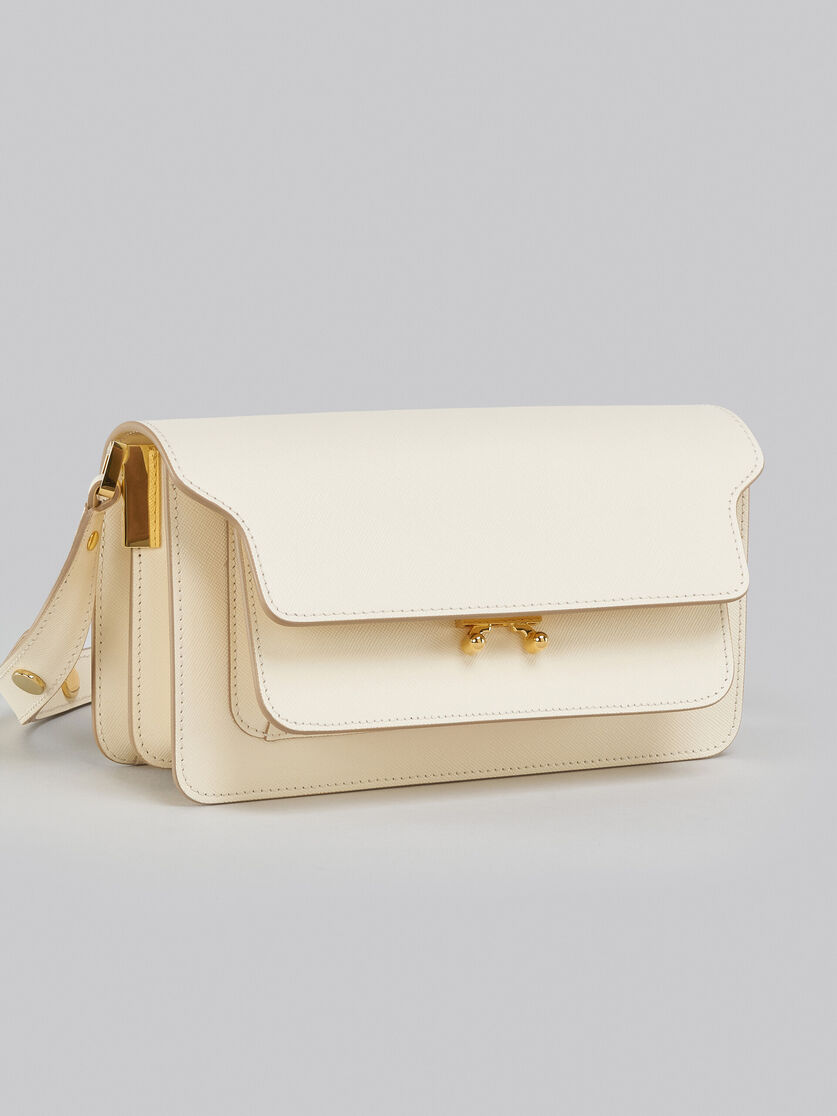 Trunk Bag E/W in pelle saffiano bianca - Borse a spalla - Image 5