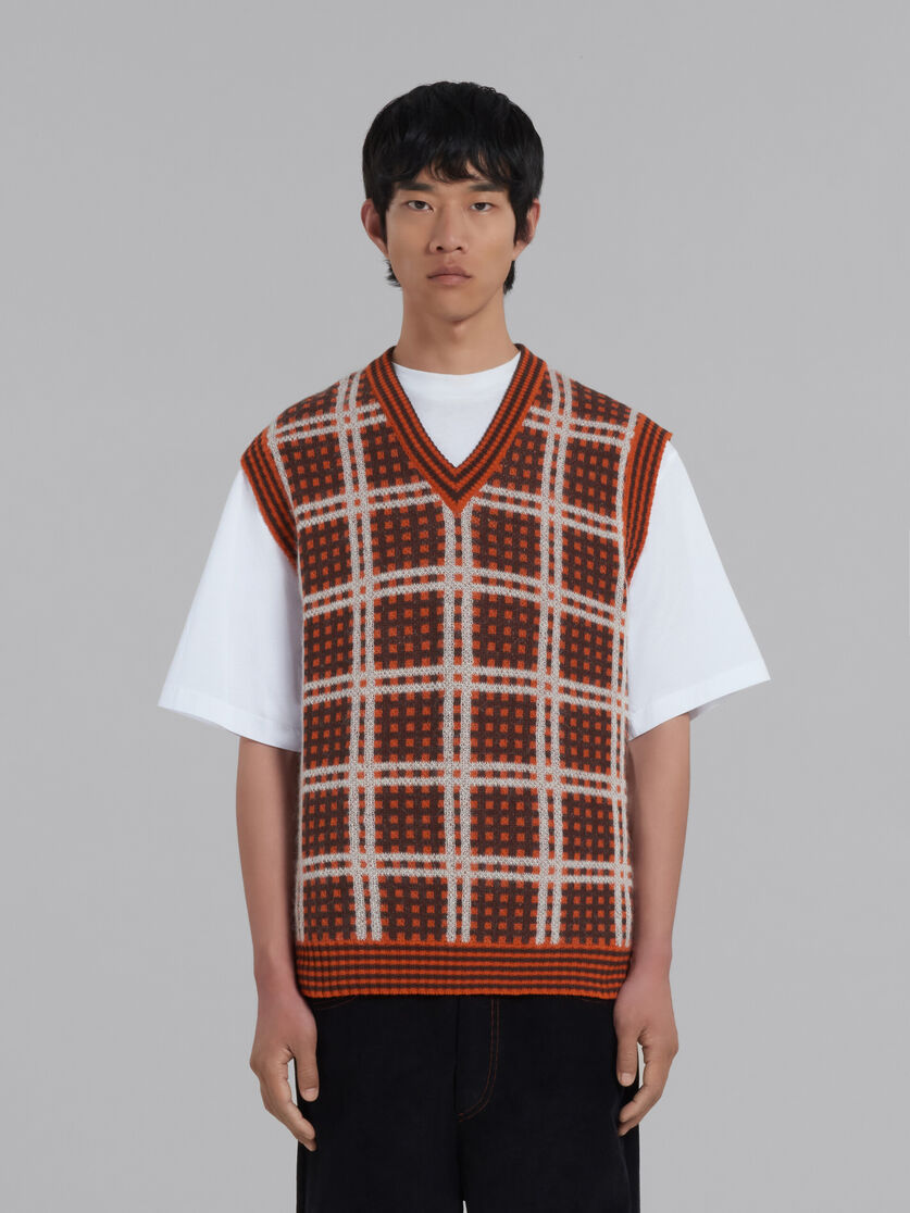 Red V-neck vest with '50s check - Pullovers - Image 2