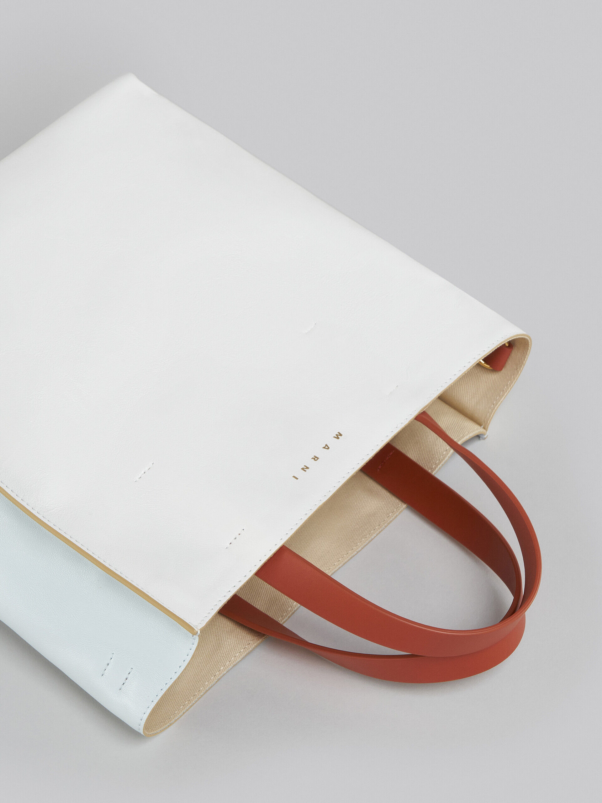 ホワイト、ライトブルー レザー製Museo Softスモールバッグ | Marni