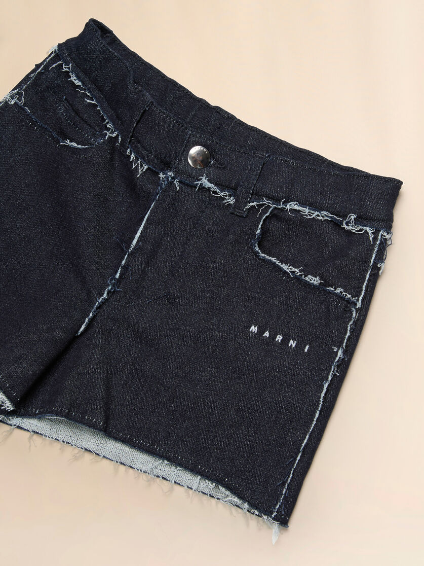 Deep blue stretch denim shorts with raw-cut edges, Image 3