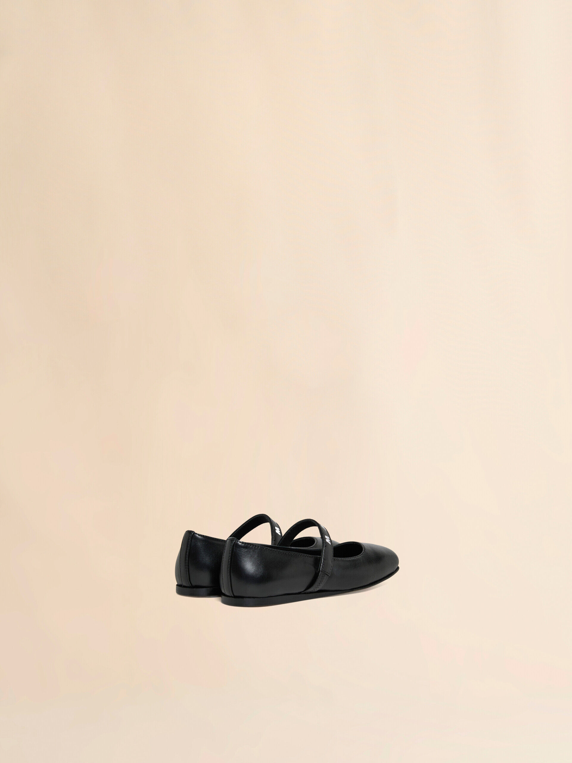 ブラック レザー製メリージェーン、ロゴストラップ付き | Marni