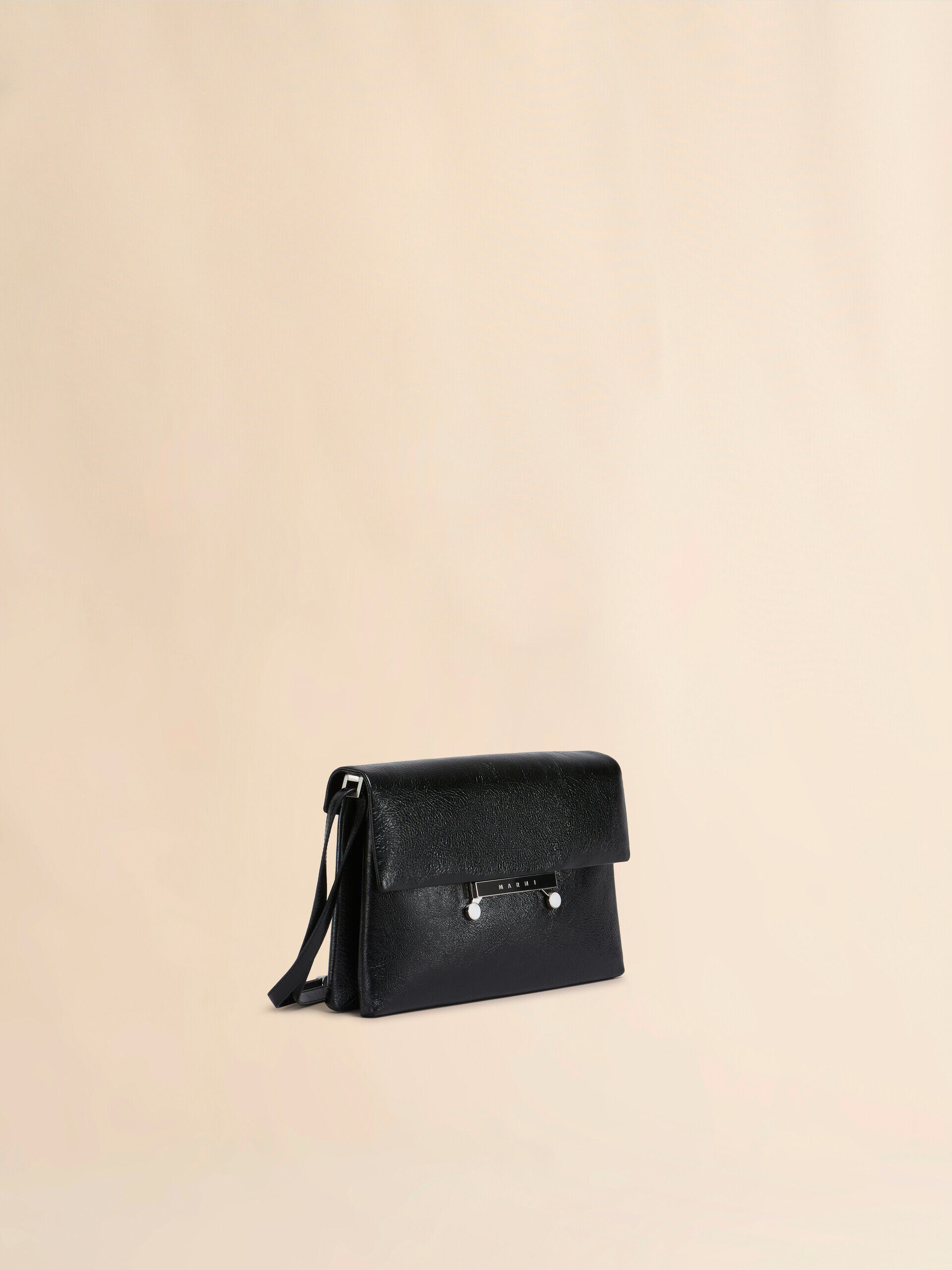 ブラック クラクリュールパテントレザー製 ミディアム Envelope バッグ