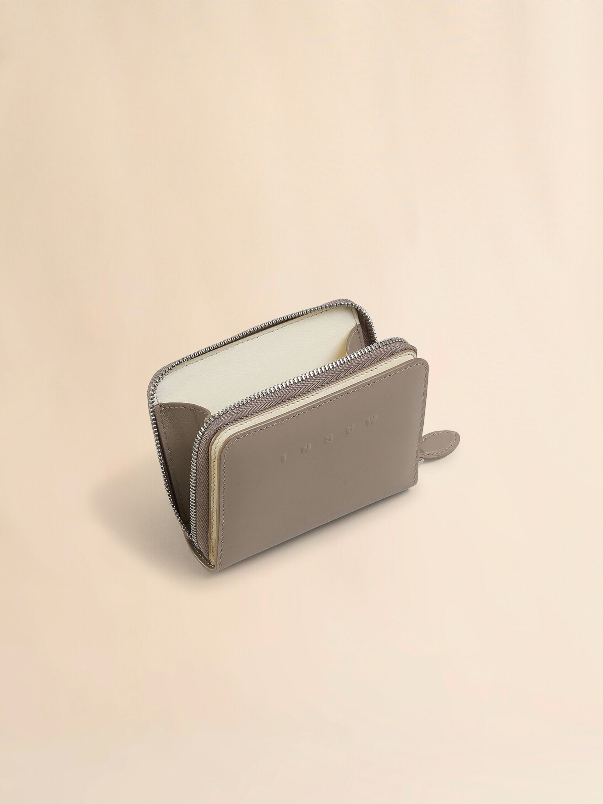 ◇MARNI◇ Logo Zip Around Wallet Ivory PFMI0095Q0P653300W06 Black leather zip-around wallet with Marni Mending