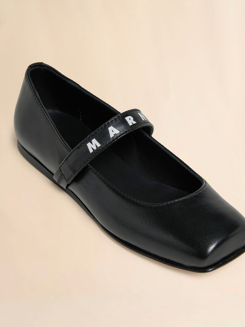 Black leather Mary Jane with logo strap, Image 4