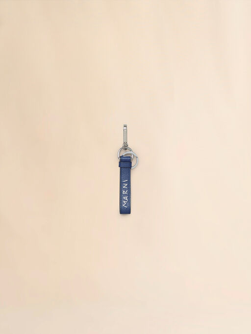 ブルー レザー製キーリング、マルニシンボル刺繍入り - キーホルダー