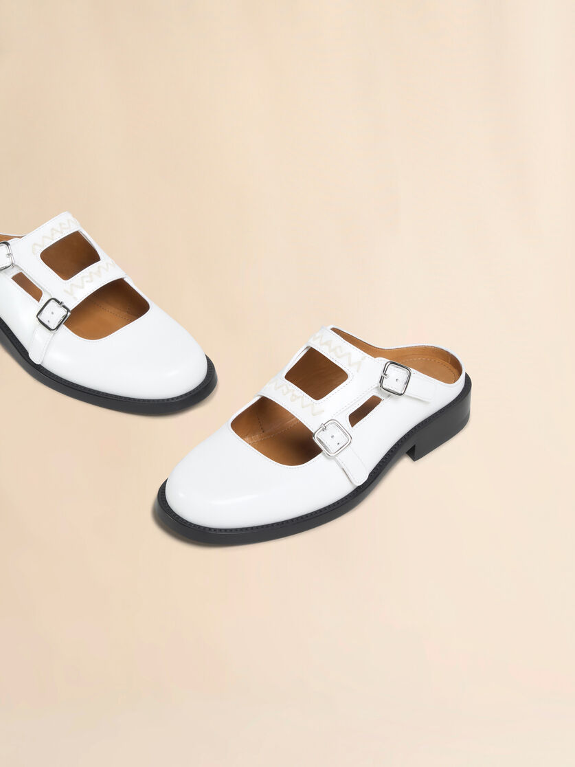 Mocasín zueco Bambi 3.0 de piel negra con doble hebilla - Sandalias - Image 5