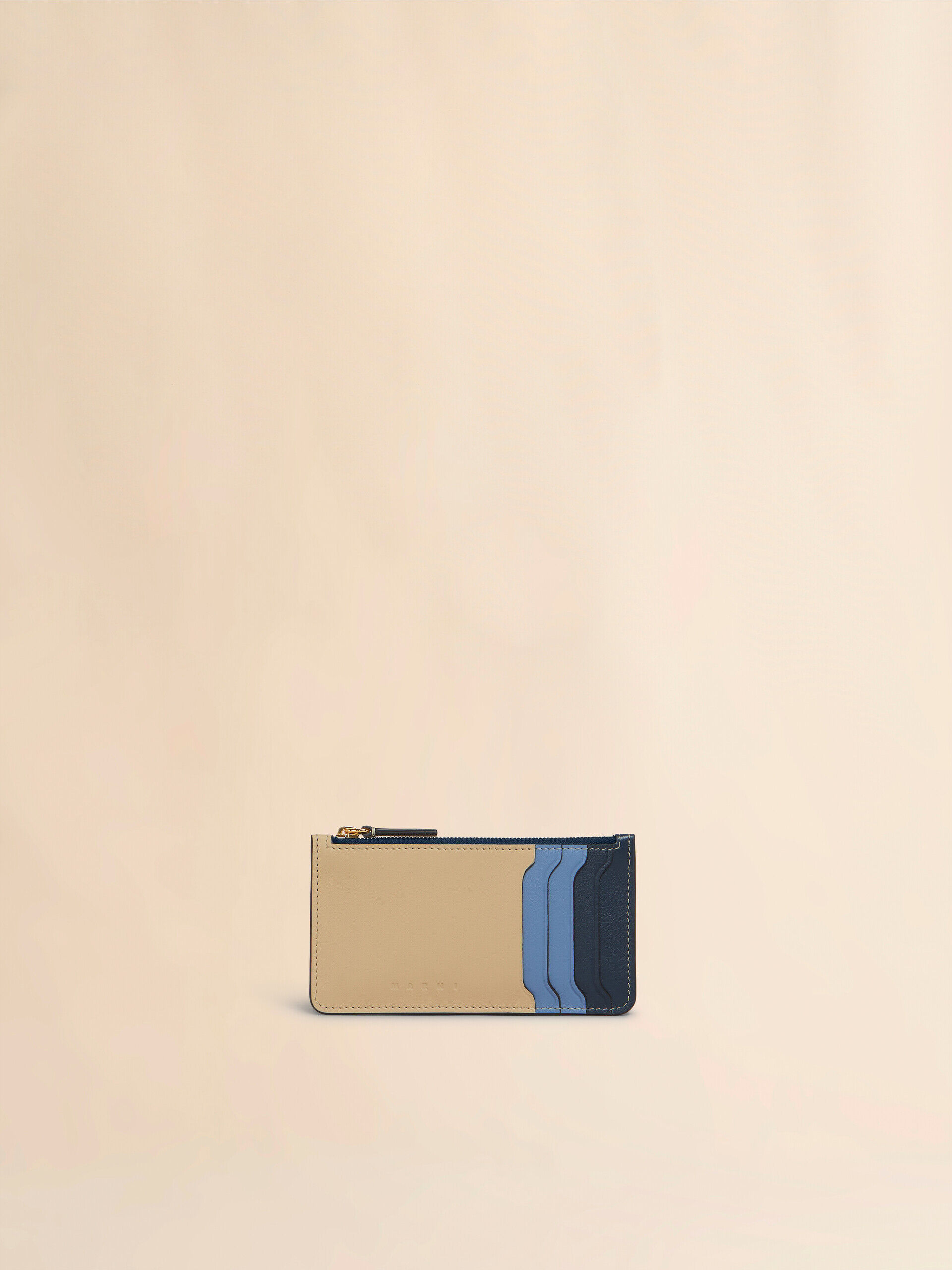 ◇MARNI◇ Flat Card Holder Gold Sand PFMI0086U0P603900W41 Grey credit card holder with Marni Symbol logo | Marni