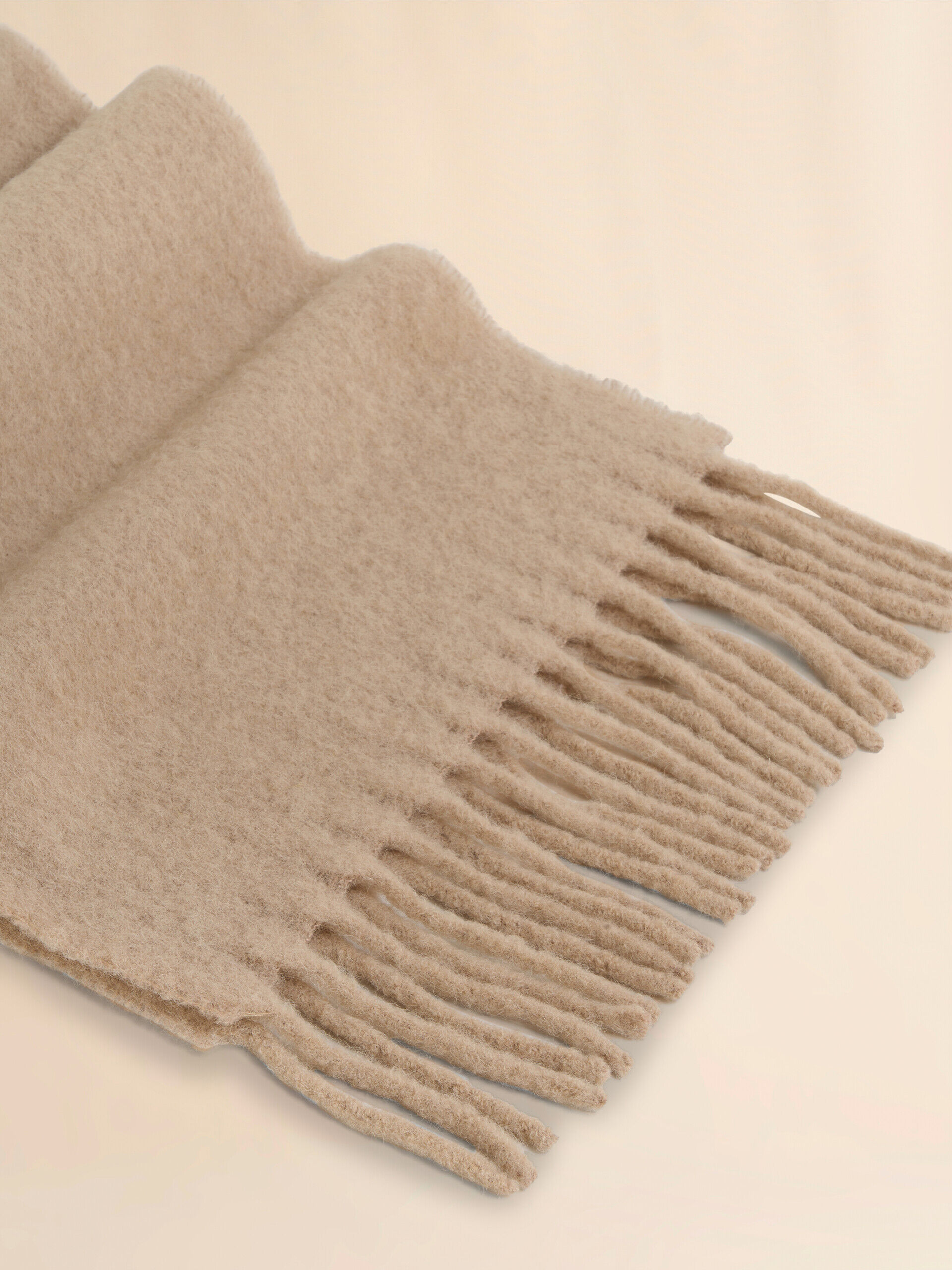 ベージュ ブラッシュドアルパカ製 スカーフ、フリンジ付き | Marni