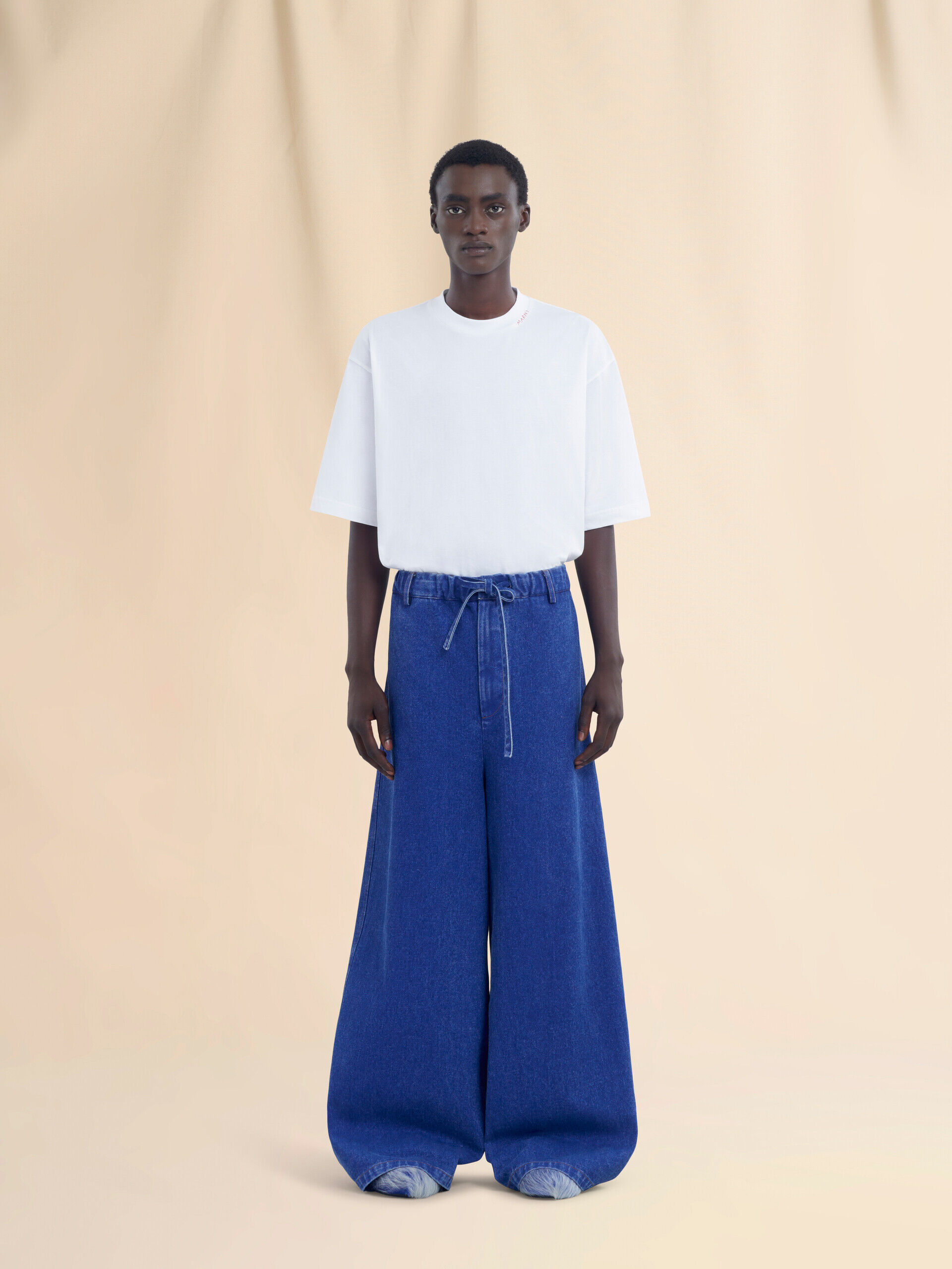 ★MARNI★ Colorblock Denim Pants Snow PAJD0470Q0UTCZ8300W08 Wide-leg blue denim jeans with extra high cuffs | Marni